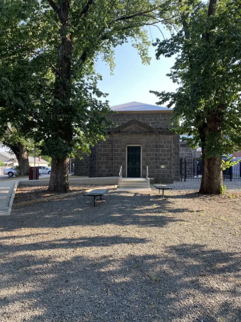 Courtyard and front entrance of Kyneton Court House, Victoria