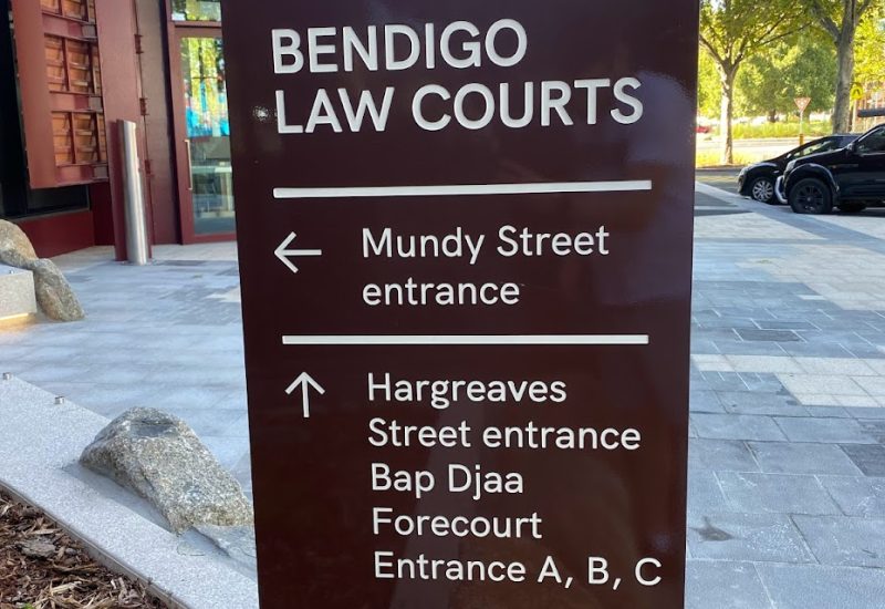 A sign showing directions to enter Bendigo Magistrates Court - Shamac Lawyers